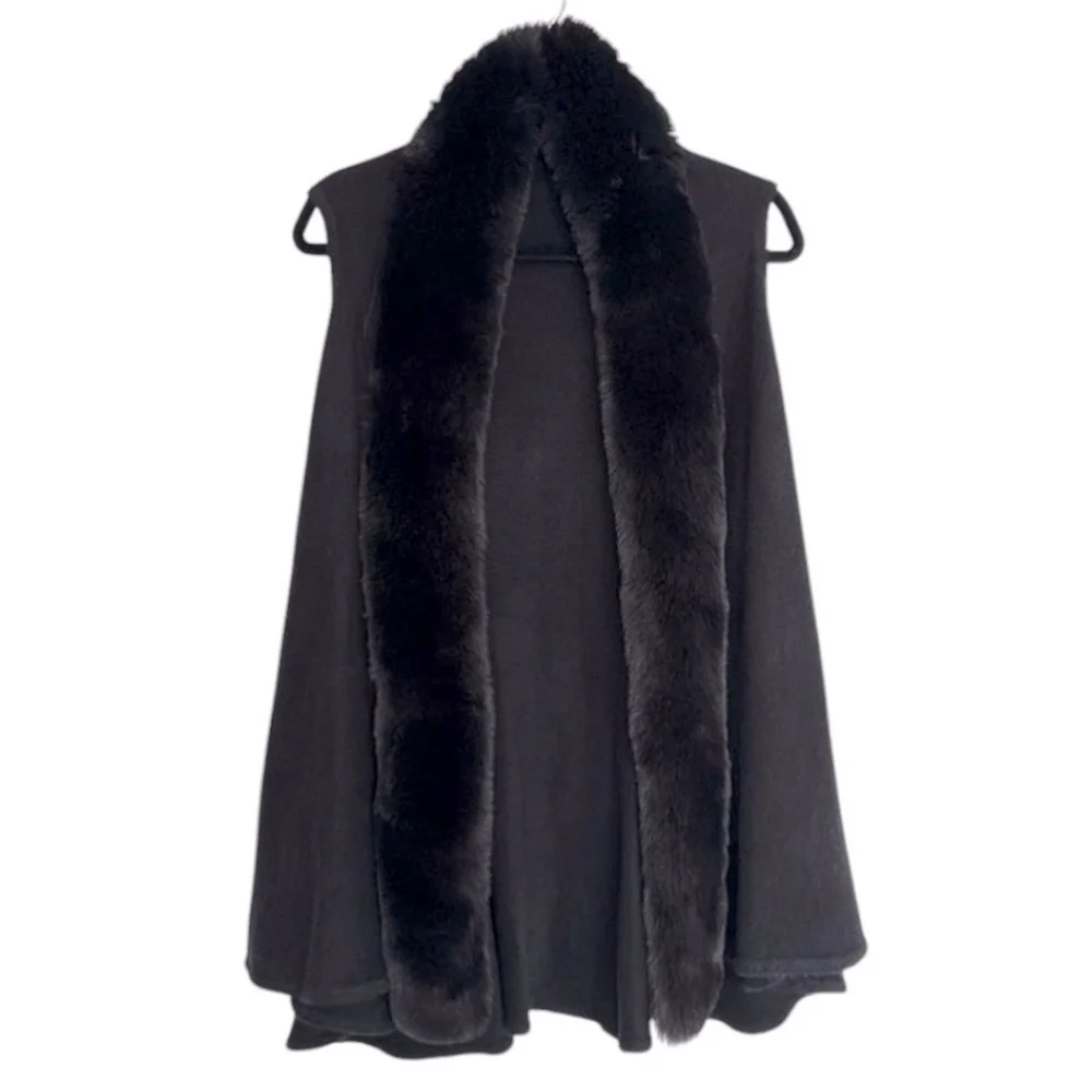 Women’s Unbranded Black Faux Fur Trim Knit Swing Vest - Picture 1 of 5